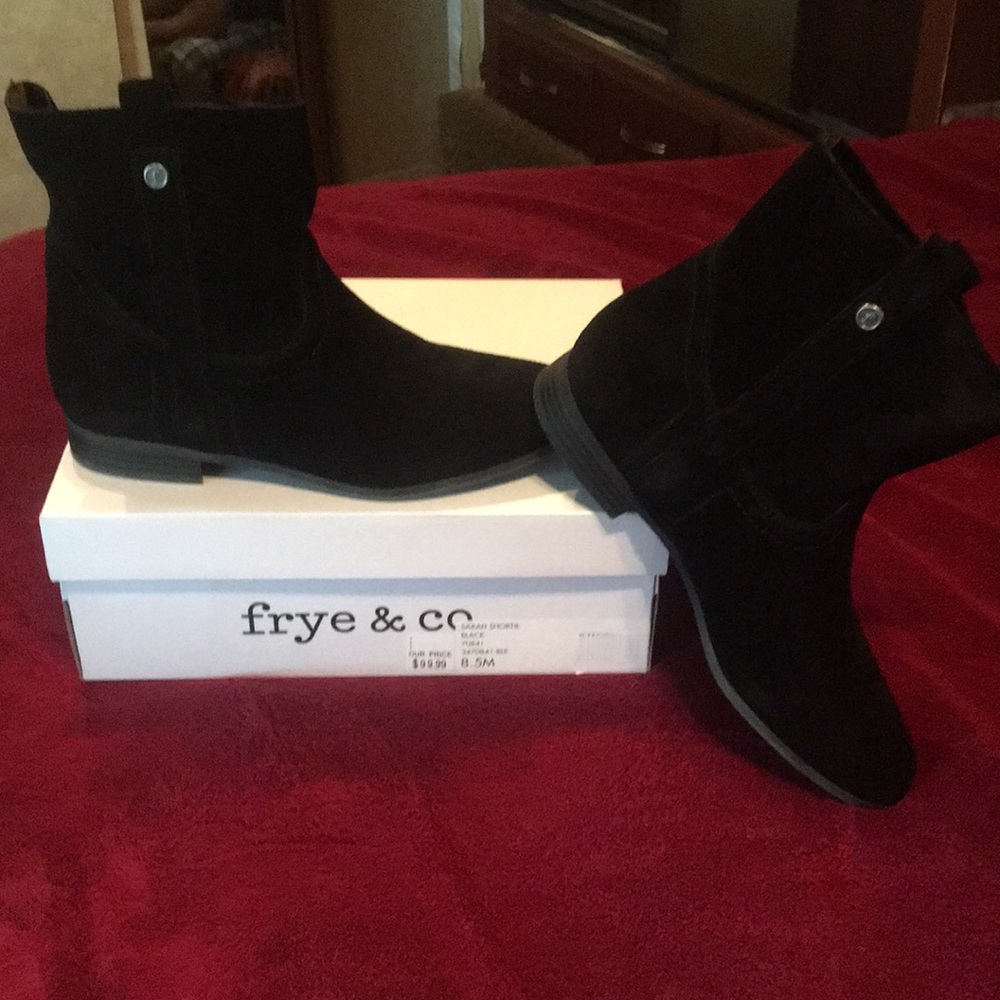 Brand New Black Suede Ankle boots 👢